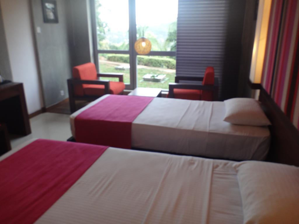 Hotel Topaz Kandy Esterno foto