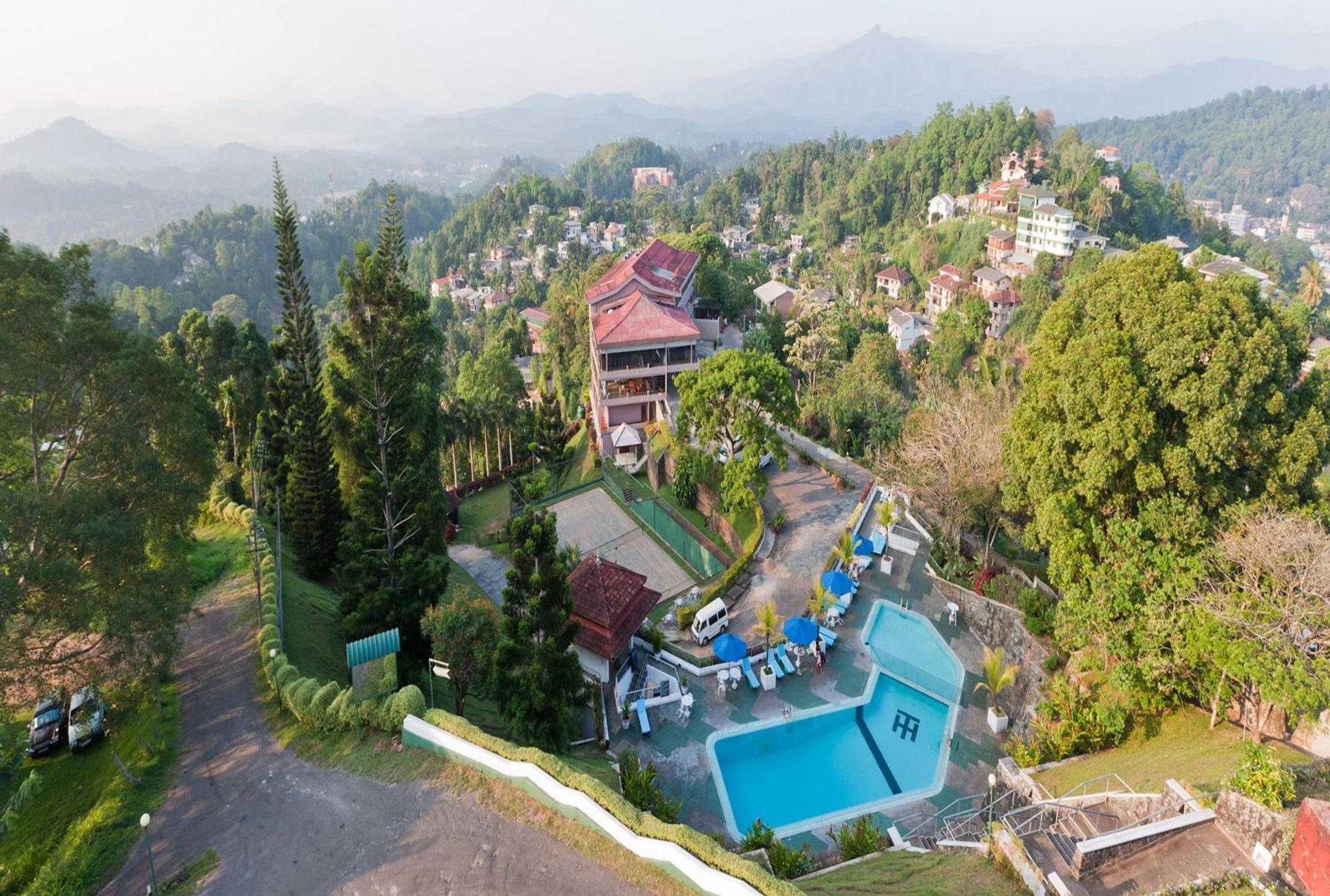 Hotel Topaz Kandy Esterno foto