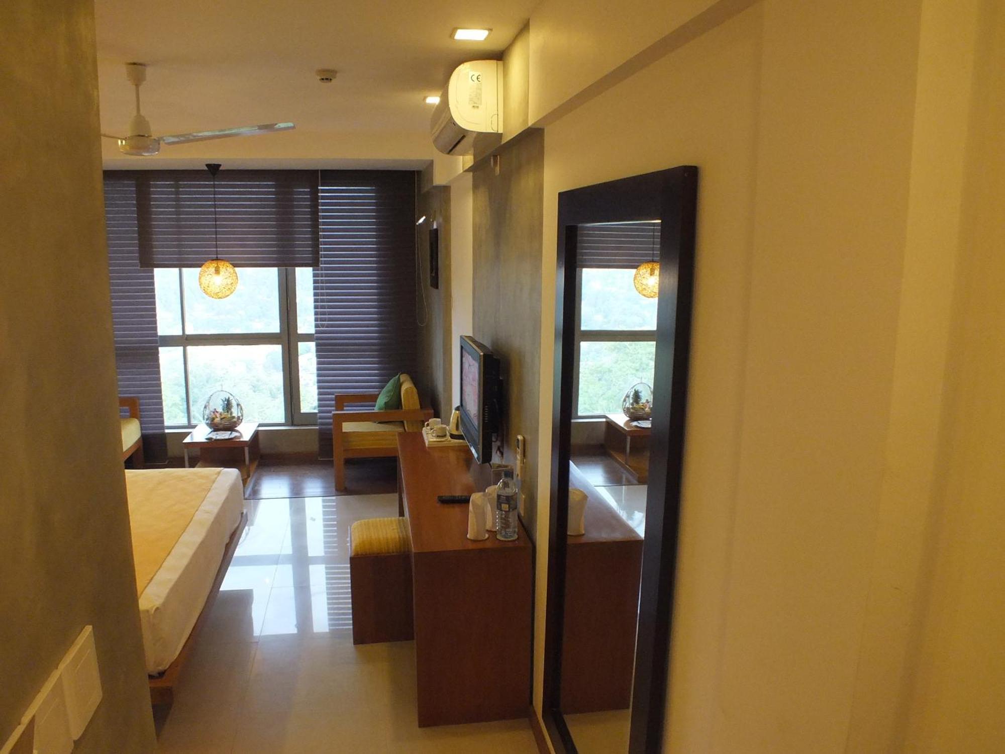 Hotel Topaz Kandy Esterno foto