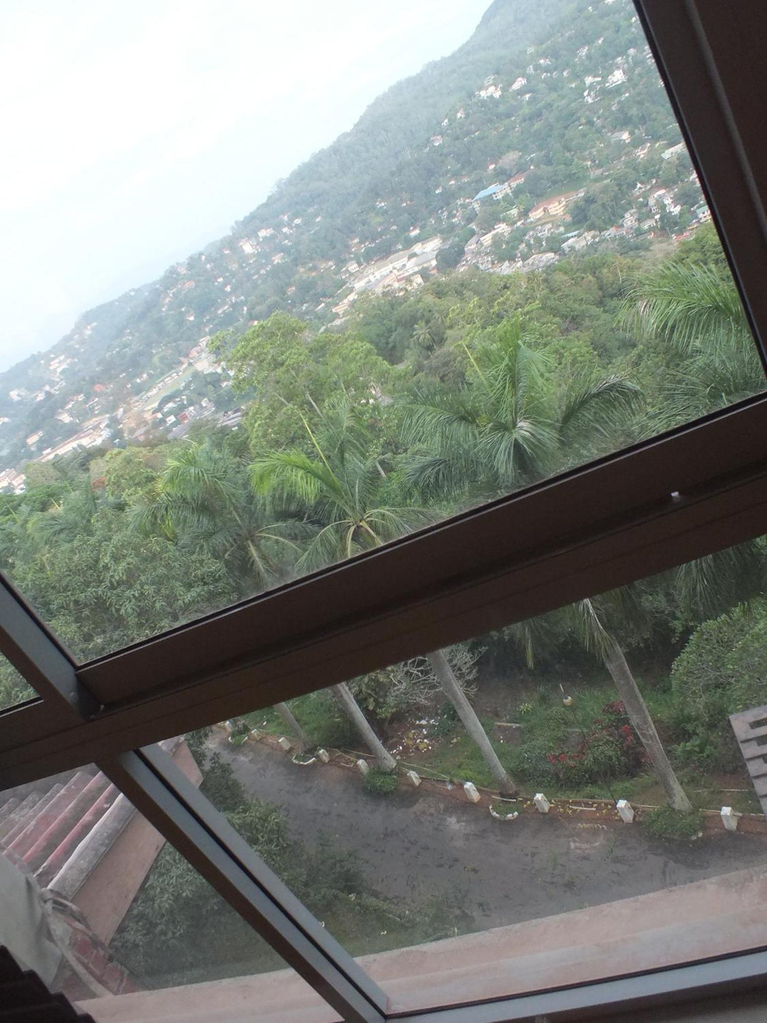 Hotel Topaz Kandy Esterno foto