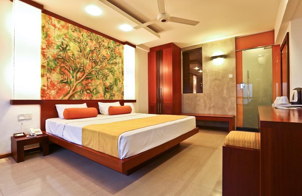 Hotel Topaz Kandy Esterno foto