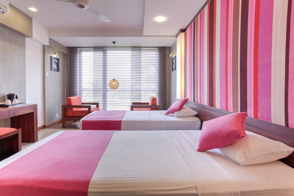 Hotel Topaz Kandy Esterno foto