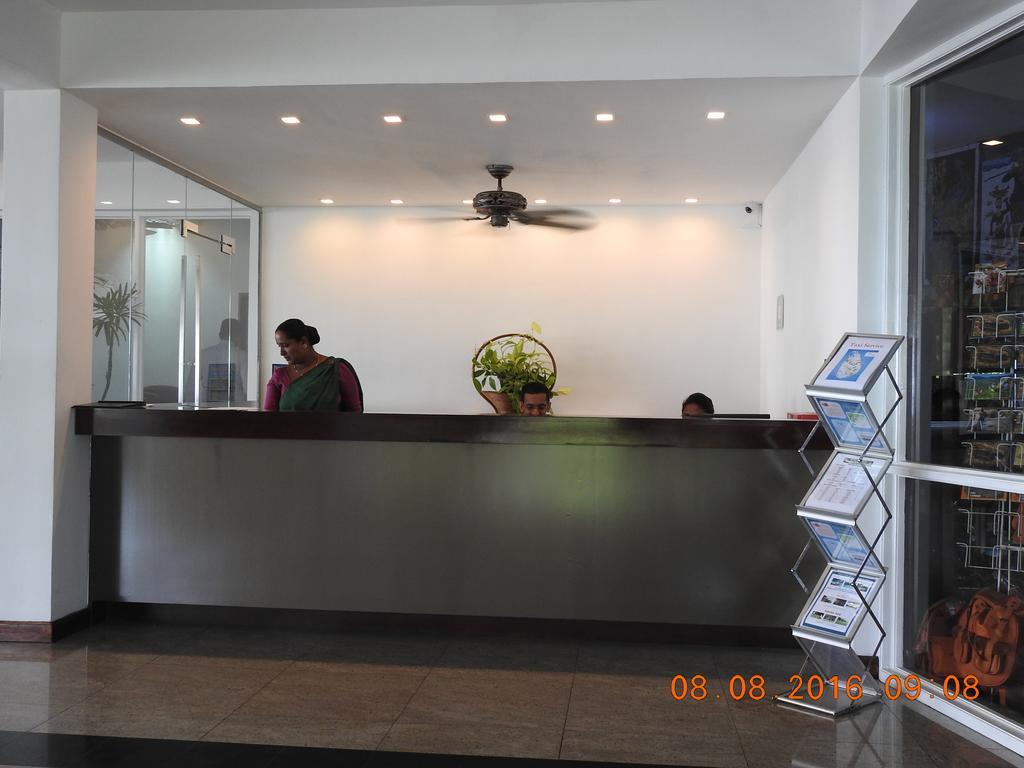 Hotel Topaz Kandy Esterno foto