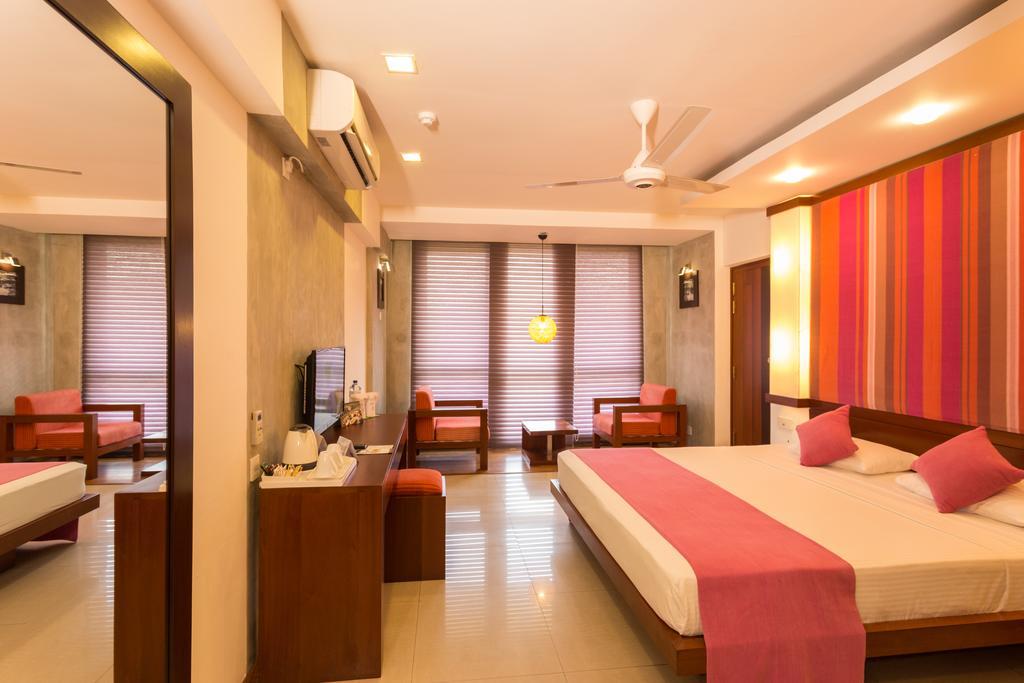 Hotel Topaz Kandy Esterno foto