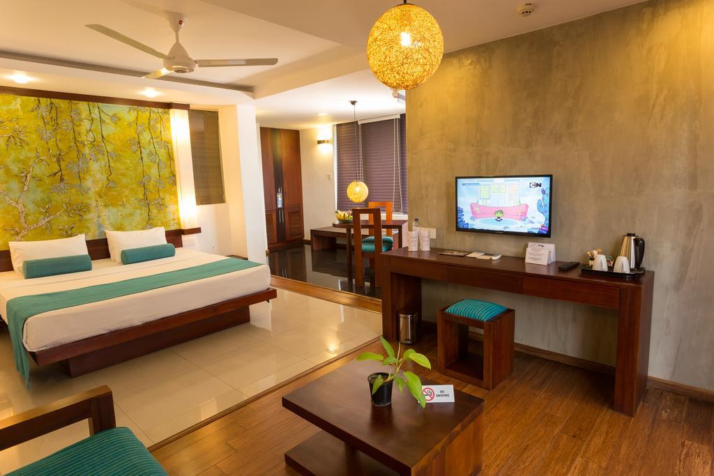 Hotel Topaz Kandy Esterno foto