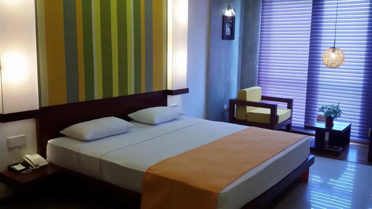 Hotel Topaz Kandy Esterno foto