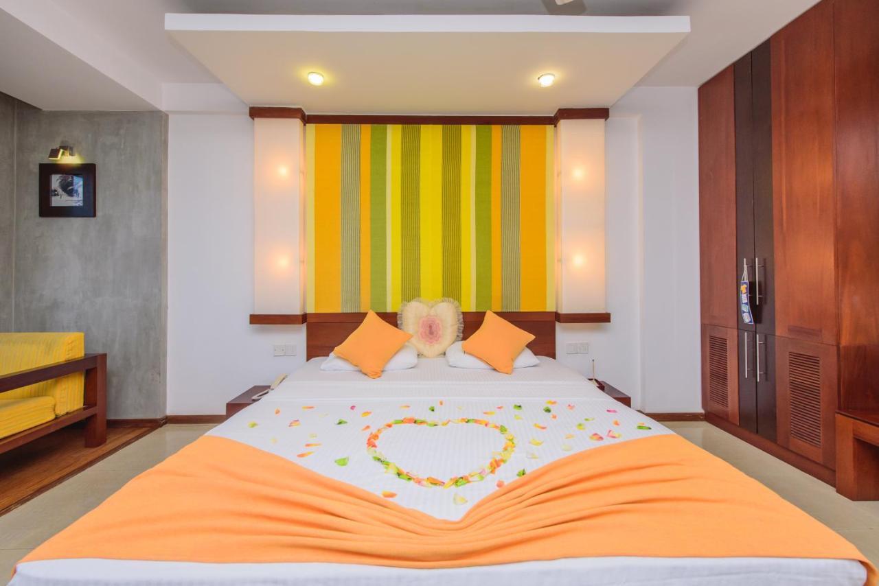 Hotel Topaz Kandy Esterno foto