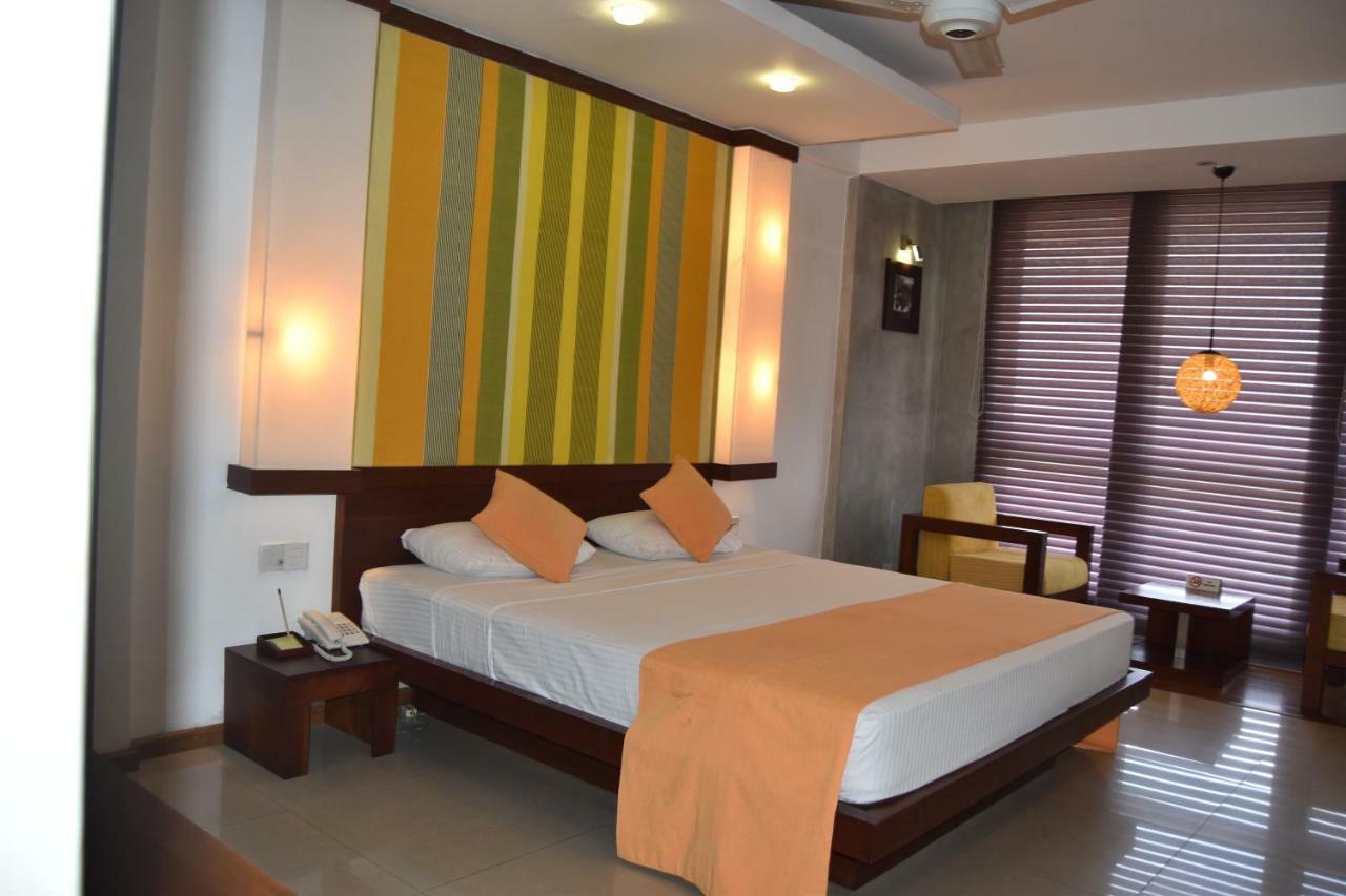 Hotel Topaz Kandy Esterno foto